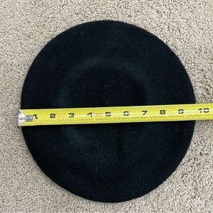 Black beret 9 1/2 inch diameter